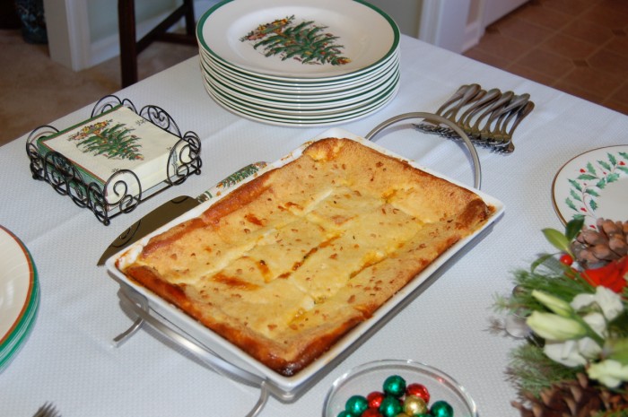 strata with spode christmas dishes - 1