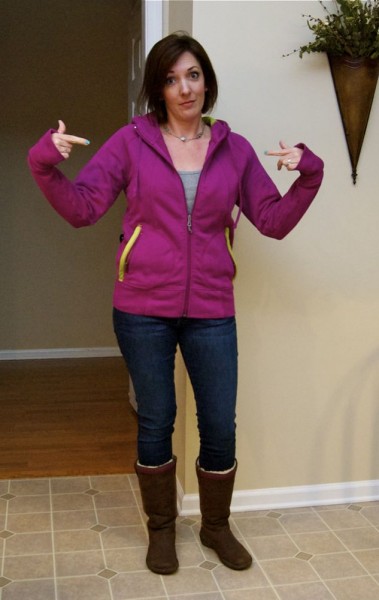 magenta sweatshirt and skinny jeans with uggs 