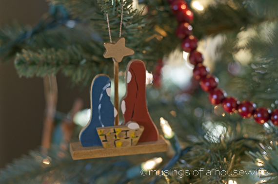 homemade-wooden-nativity-ornament