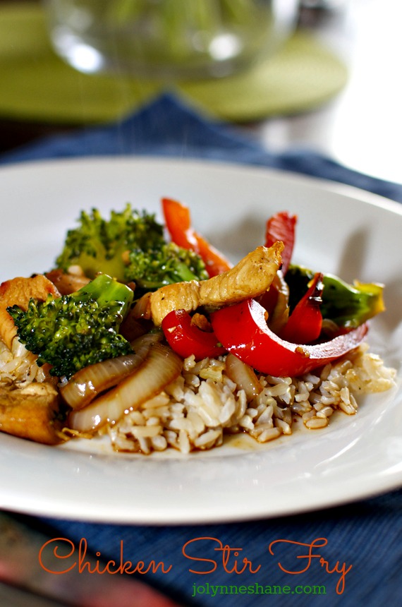 This EASY Chicken Stir Fry Recipe is a hit with my kids and it's an easy dinner recipe to throw together on a busy schoolnight. 
