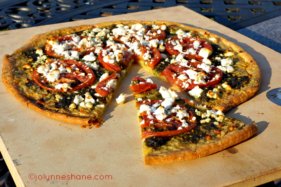 pesto and goat cheese pizza