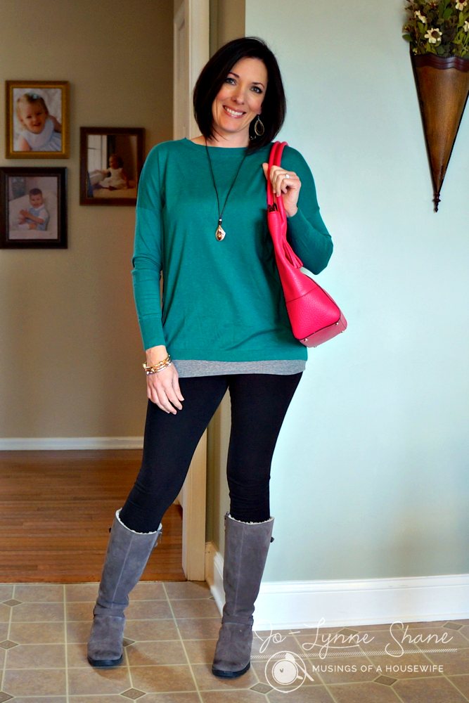 Teal Tunic with Leggings and Pink Bag