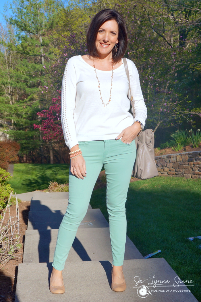 How to Wear Pastel Jeans: Mint Jeans with Ivory Sweater