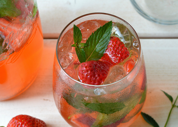 Strawberry Lemon Mojito Recipe: The perfect summer cocktail!