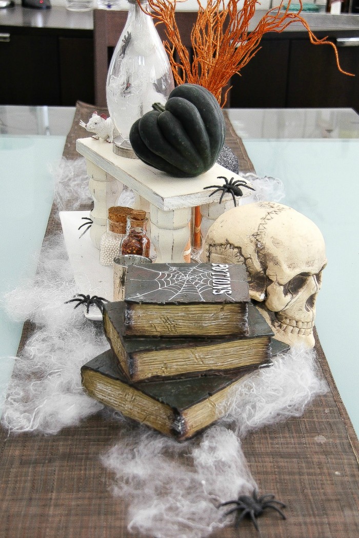 Halloween Centerpiece Idea perfect for a Dinner Party