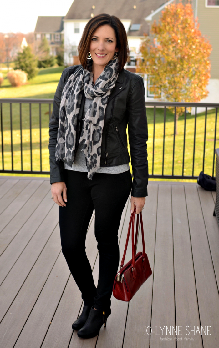 Classy Winter Women's Work Outfit