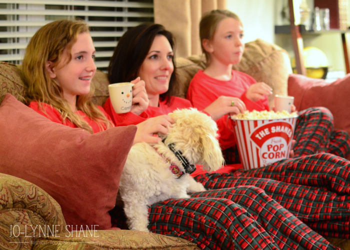 How to Have a Family Movie Night: freshly popped popcorn & homemade hot chocolate
