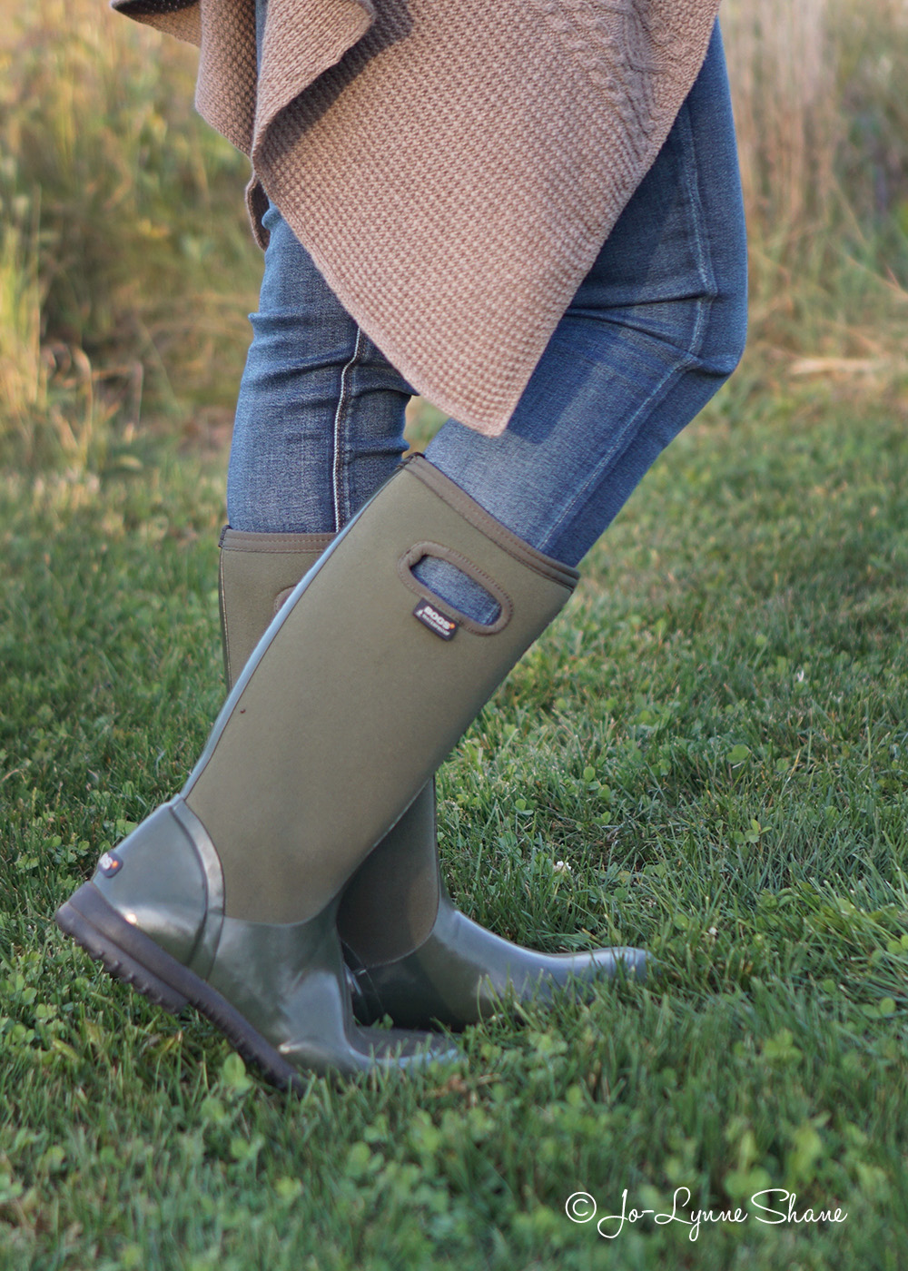 These outdoor boots from @bogsfootwear are waterproof and insulated. They're the perfect grab-and-go-outside boot that won’t sacrifice your sense of style. #LiveYourStyle