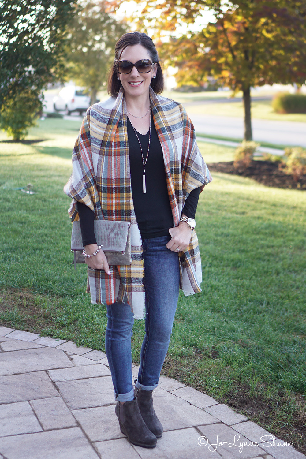 3 Easy Ways to Tie a Blanket Scarf