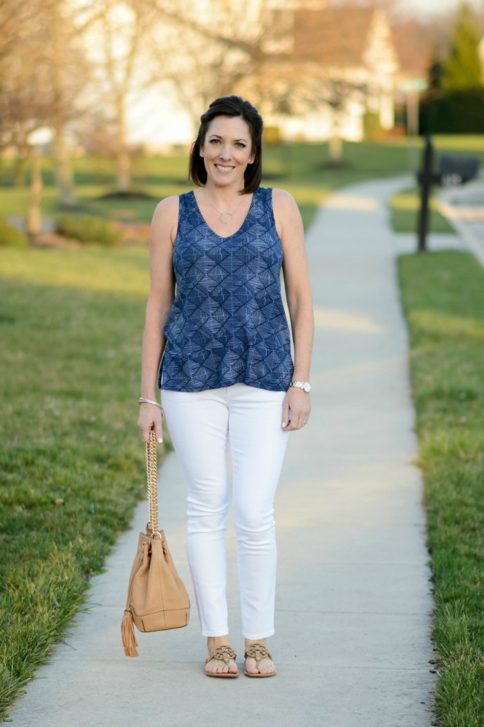 Spring fashion with this relaxed split hem printed top from Old Navy! Throw it on with white jeans and your favorite neutral sandals for an easy daytime look. 