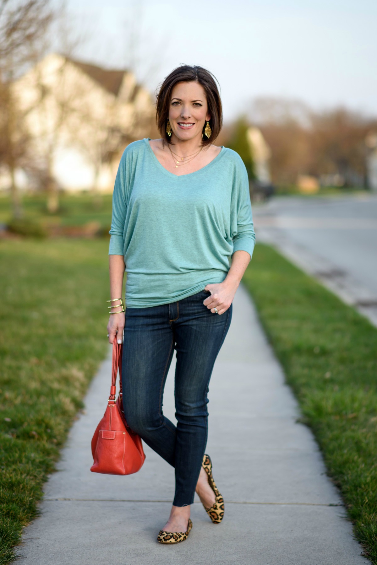 Easy breezy spring outfit featuring seafoam green dolman top and Black Orchid released hem ankle skinnies, both via @stitchfix. Add a coral bag and leopard flats and gold accessories for a complete outfit! Spring Outfit Ideas | Fashion Over 40 | Jo-Lynne Shane