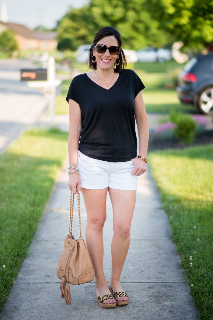 Summer Outfit Inspo: Casual Black and White Summer Outfit for Moms