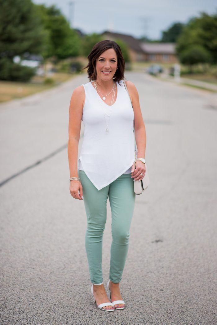Summer Outfit Ideas: What to Wear with Mint Jeans... click through for lots of cute ideas for tops to wear with your pastels!