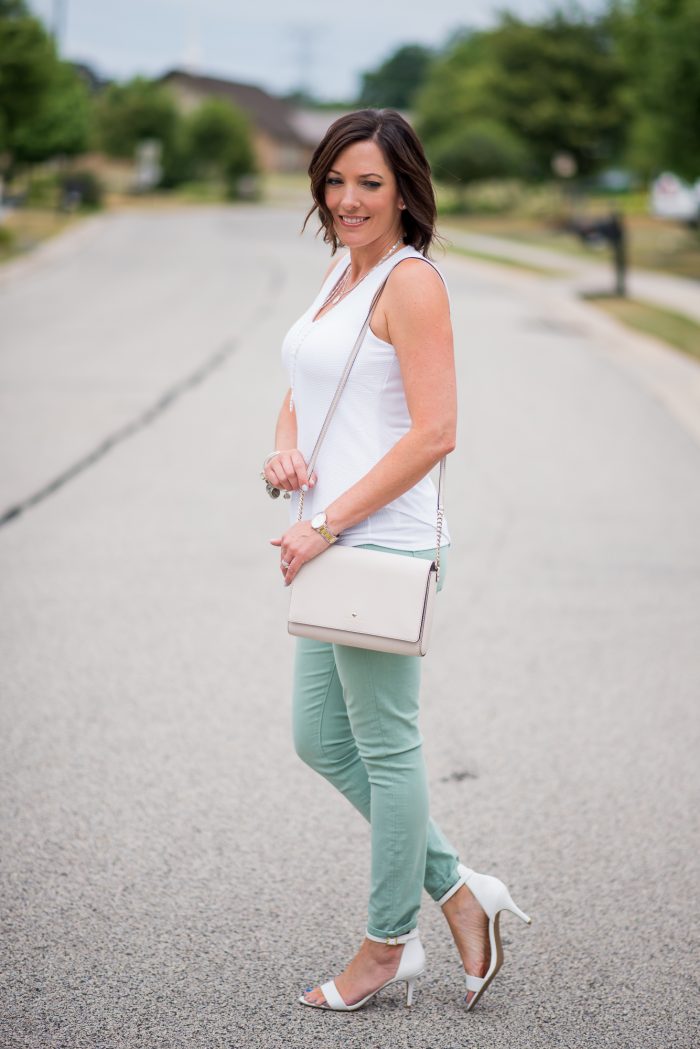 What to Wear with Mint Jeans... click through for lots of cute ideas for tops to wear with your pastels!