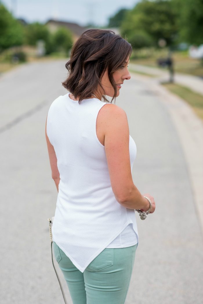 What to Wear with Mint Jeans