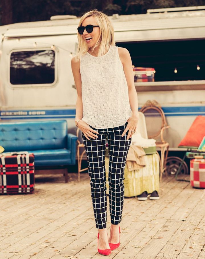 summer outfit ideas for work: black and white plaid pants with white blouse and red pumps