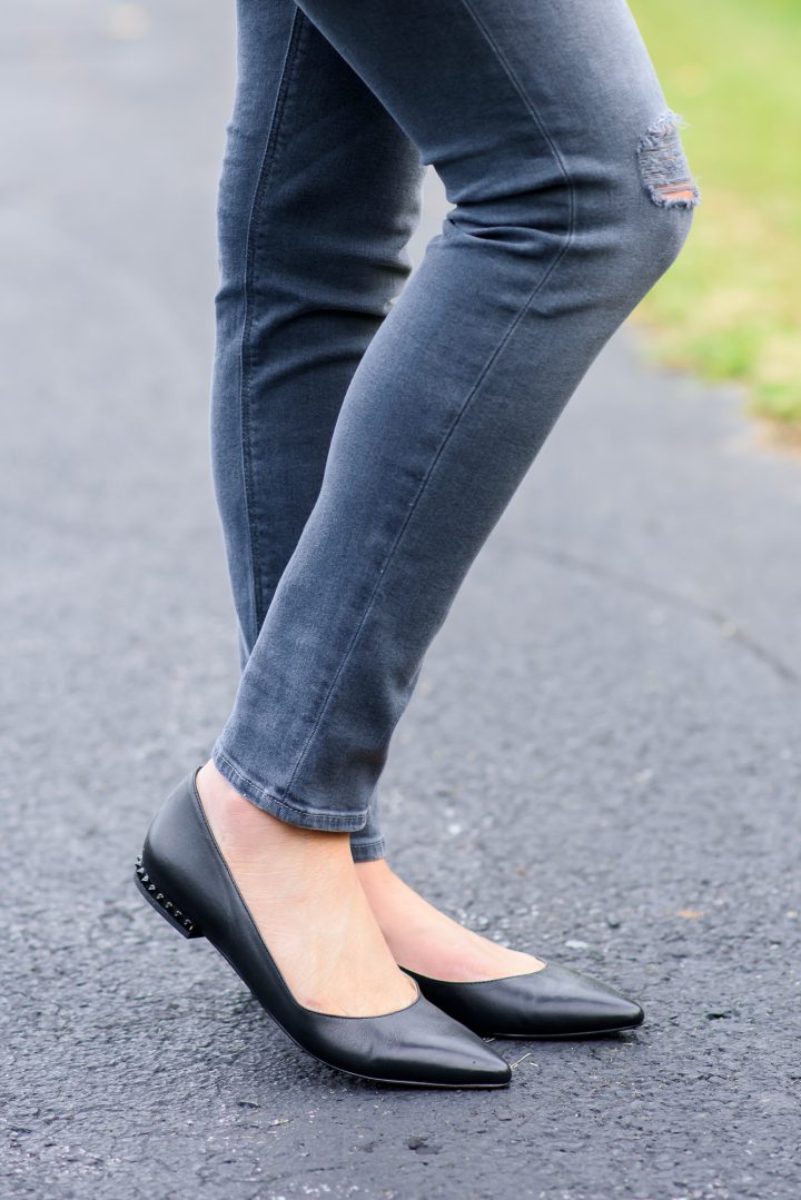 grey skinny jeans with black pointy toe flats