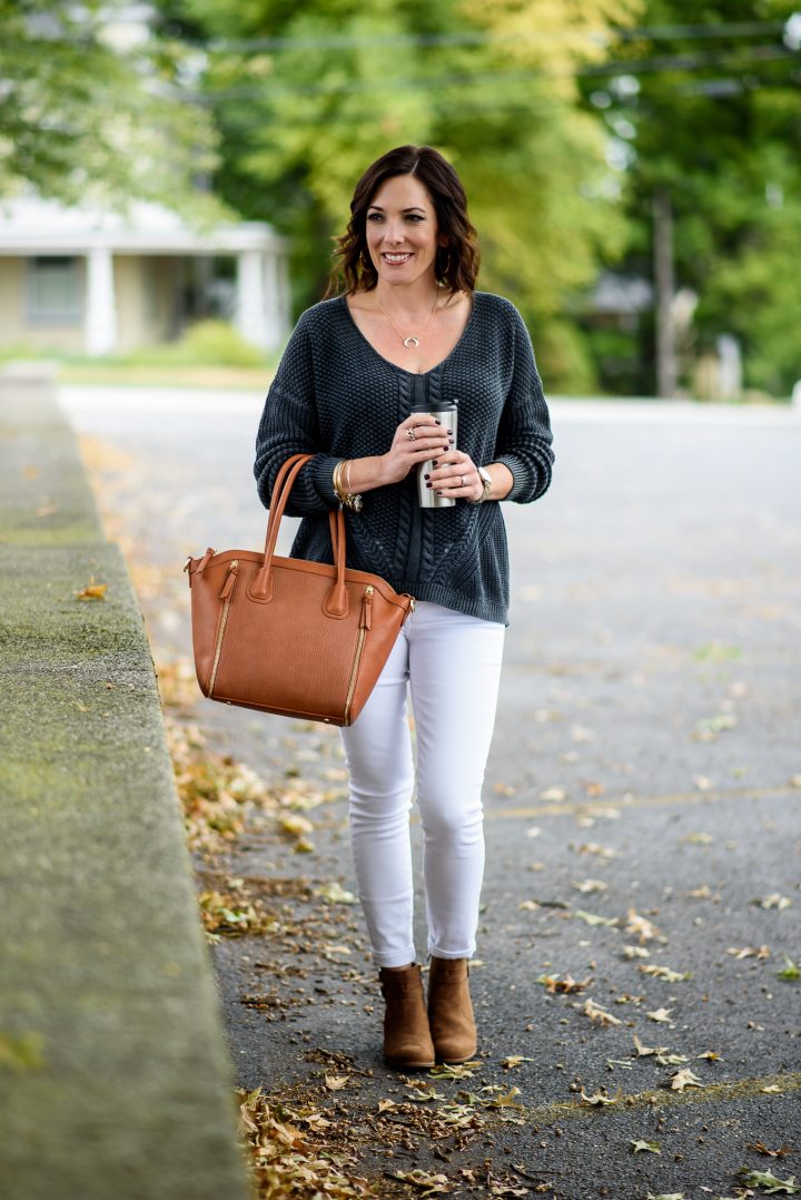 white jeans outfit for fall