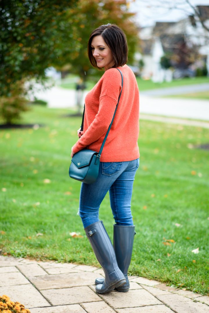 This cozy v-neck sweater, distressed jeans, and hunter boots makes the perfect fall rainy day outfit for running around town.