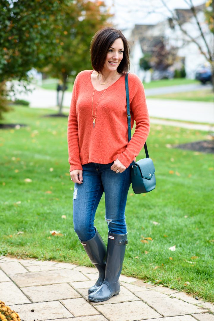 Fall Fashion: This cozy v-neck sweater, distressed jeans, and hunter boots makes the perfect fall rainy day outfit for running around town.