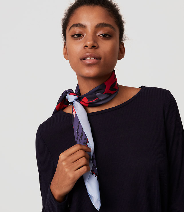 2017 spring fashion trends: small square scarf aka neckerchief