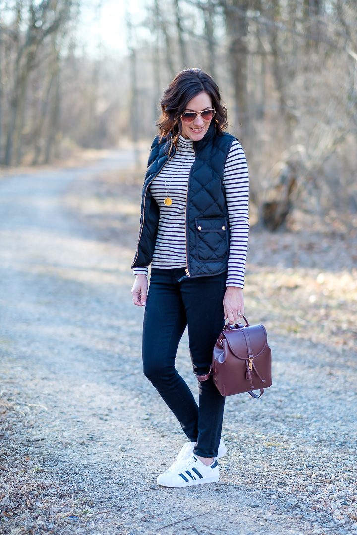 Casual Outfit Formula for Moms: Down Vest + Turtleneck + Skinny Jeans + Fashion Sneakers