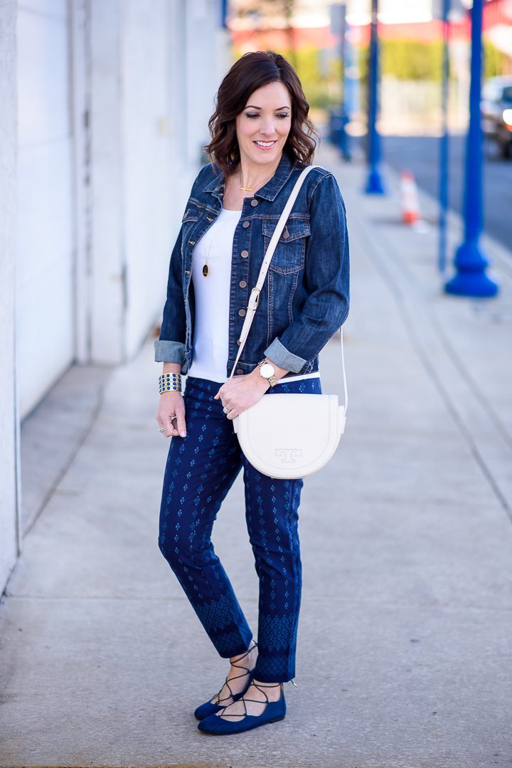 I'm styling a printed pants outfit for spring with the Gap bi-stretch skinny ankle pants in navy diamond print. 