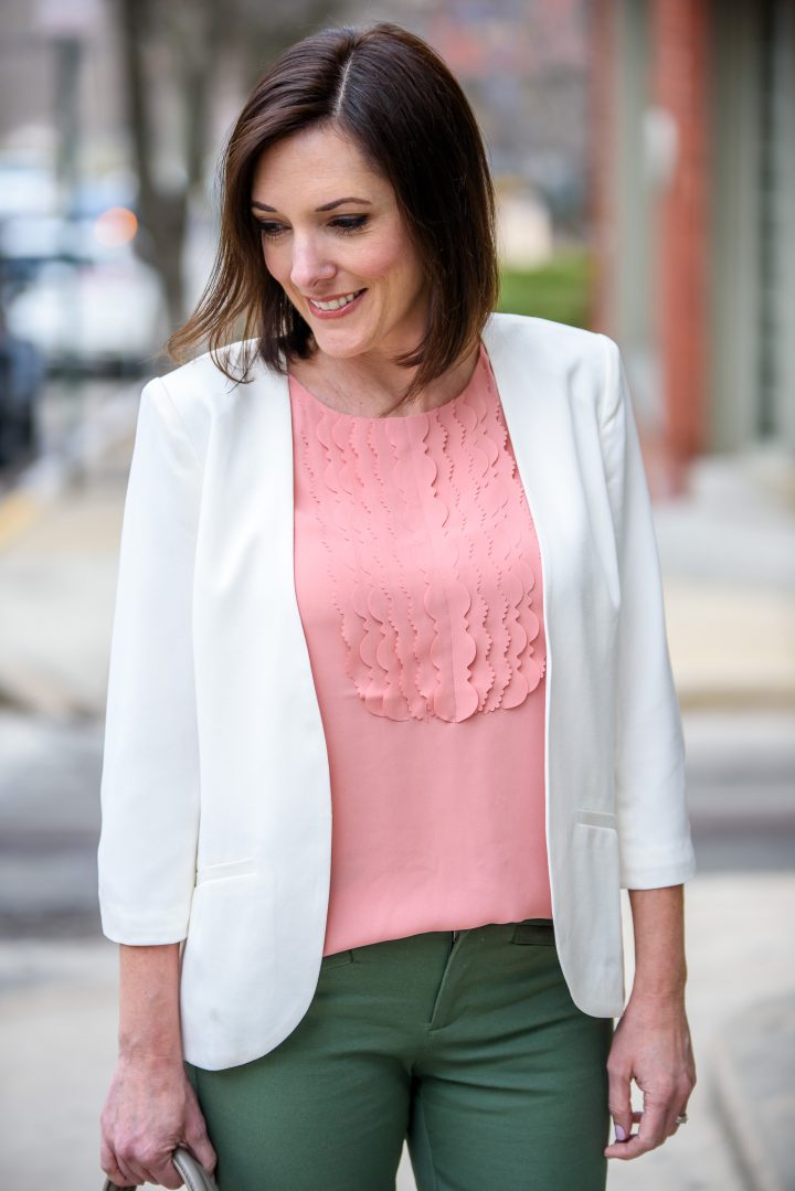 spring work wear outfit featuring jungle green Gap bi-stretch skinny ankle pants, blush Banana Republic scallop front top, and white Chelsea28 crepe collarless blazer
