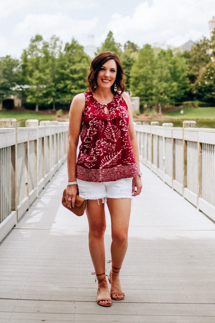 Wondering what to wear for Memorial Day BBQ? I'm styling a casual outfit from Lucky Brand that is perfect for summer cookouts and picnics.