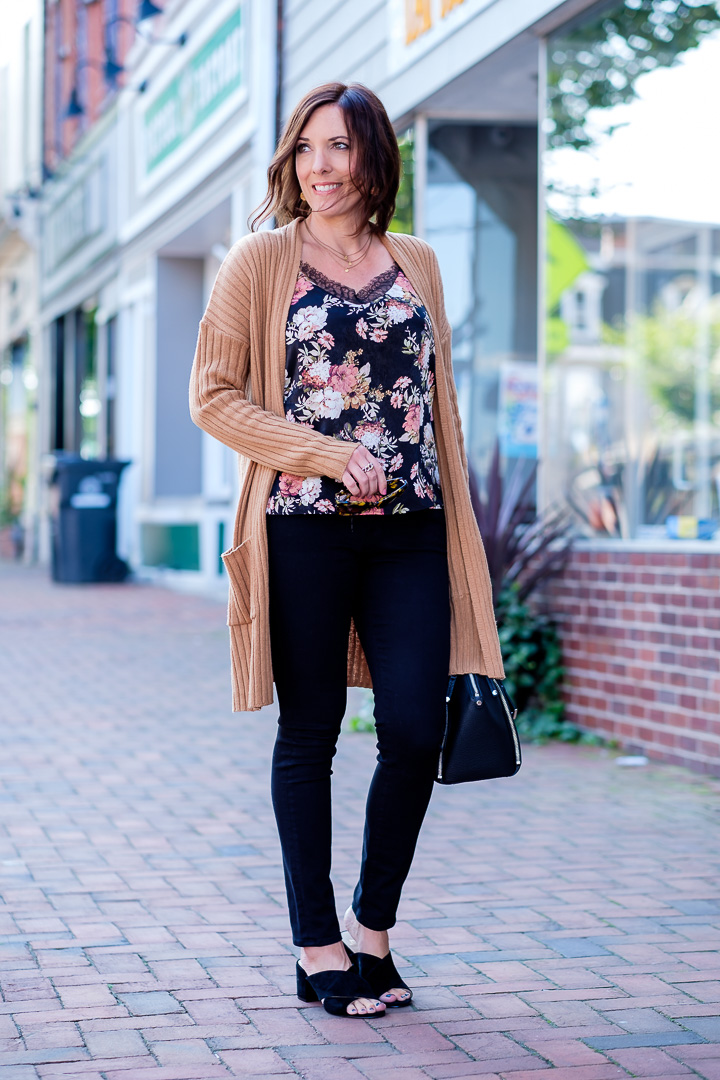 Teaming up with Nordstrom to share a transitional outfit that features several of fall's hottest trends -- cardigans, slides, and fall florals!